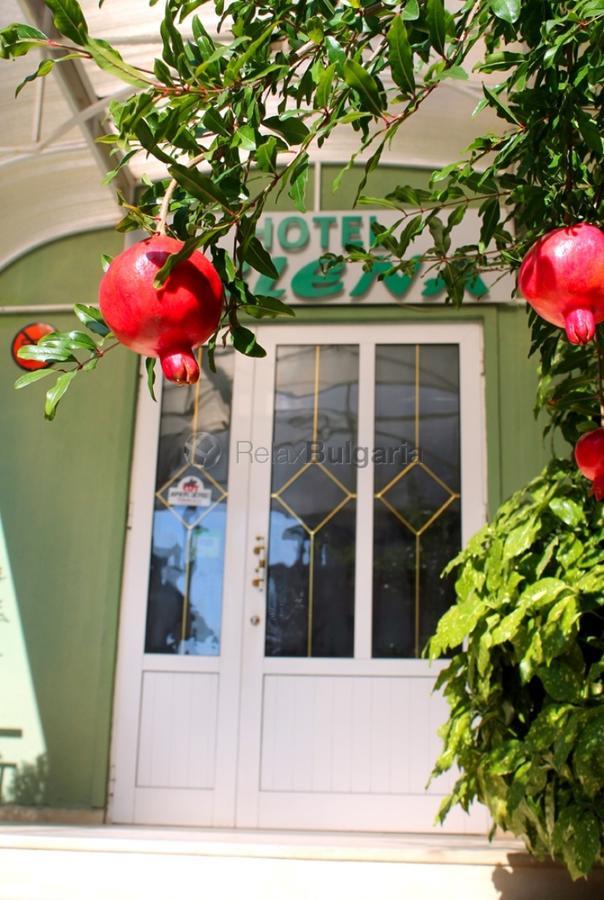 Family Hotel Selena Nesebar Exterior photo